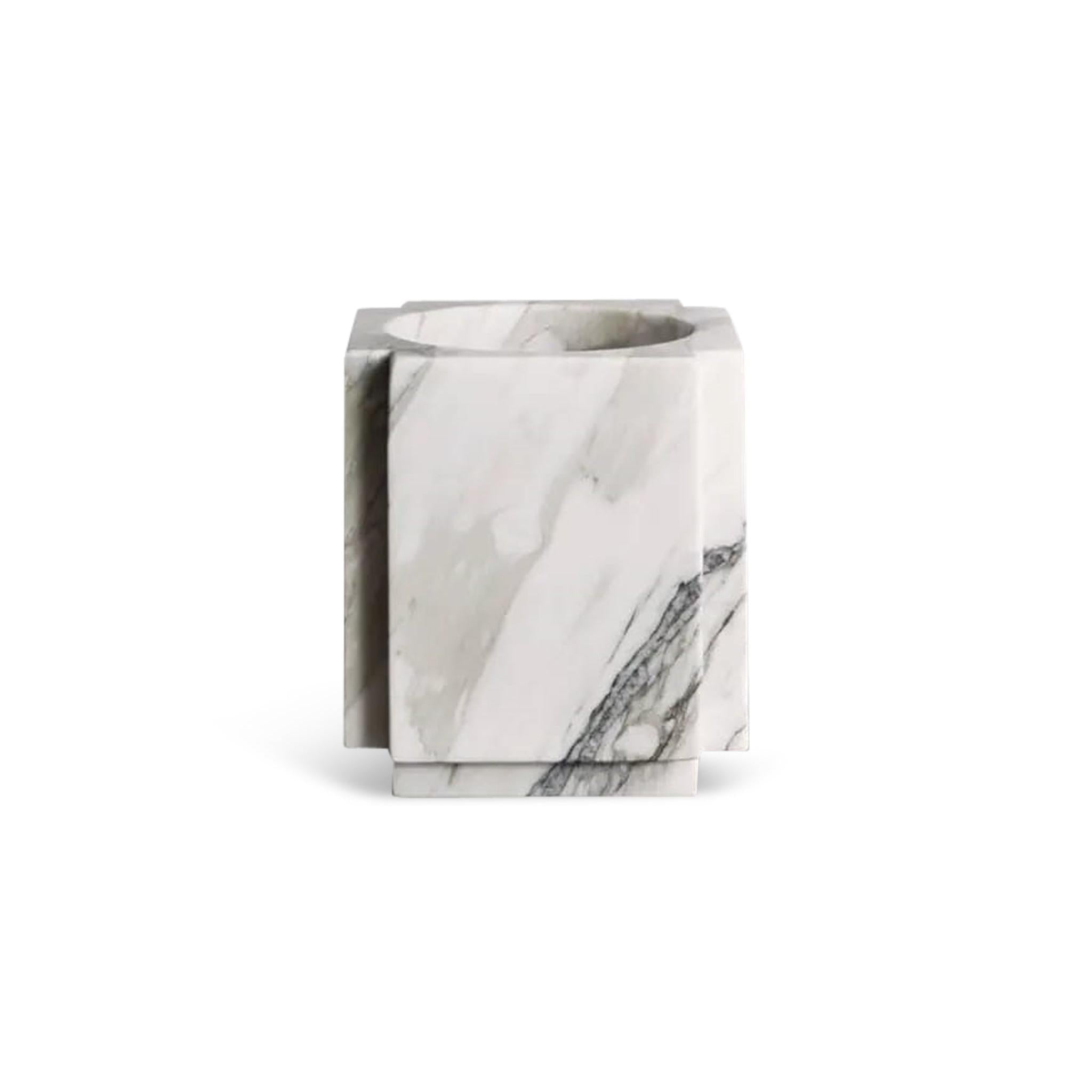 Oshi Vase - Carrara