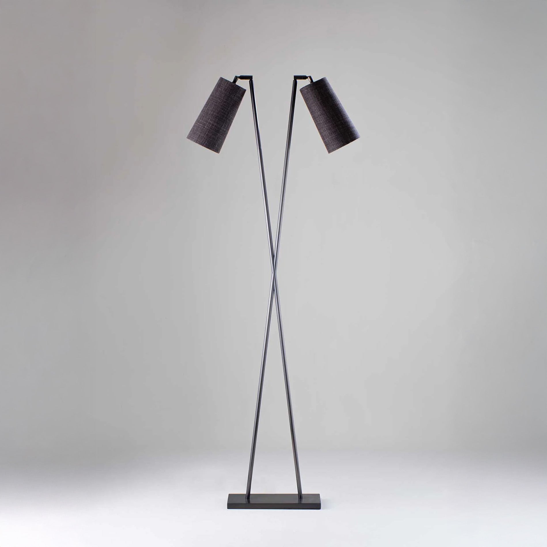 Motu Floor Lamp - Bronze