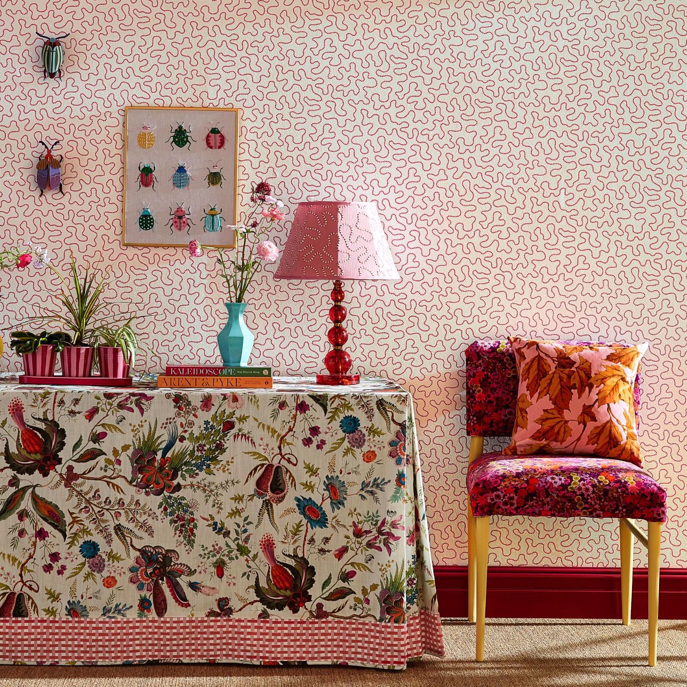 Wiggle Wallcovering - Peridot / Rose Quartz