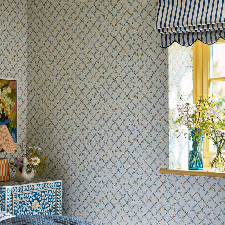 Daisy Trellis Wallcovering - Emerald / Pearl